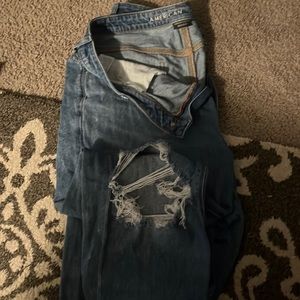 AMERICAN EAGLE JEANS